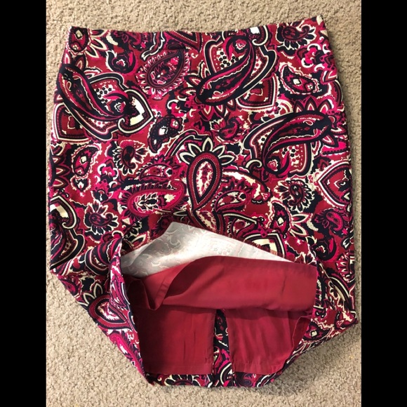Talbots Pencil Skirt Sz 10 Maroon Magenta Paisley - Picture 8 of 9